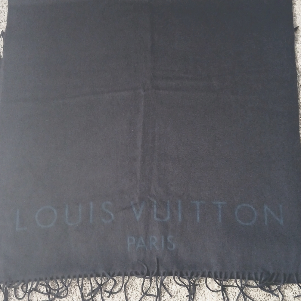 LOUIS VUITTON 100%Cashmere STOLE Beautiful you will love this STOLE Send Offer